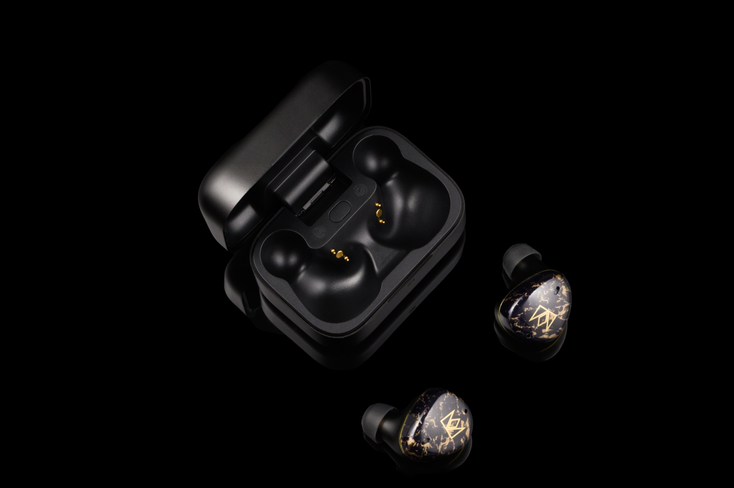 The Sound That Wears the Crown】トライブリッド5ドライバー構成